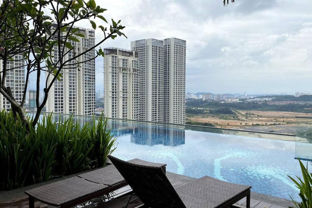 Pangsapuri Super King-sized Studio-revo *